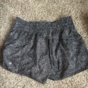Lululemon Hotty Hot Shorts Black/White Dots